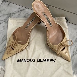 Vintage Manolo Blahnik Mules. Good condition. Comes with dust bag and box.
